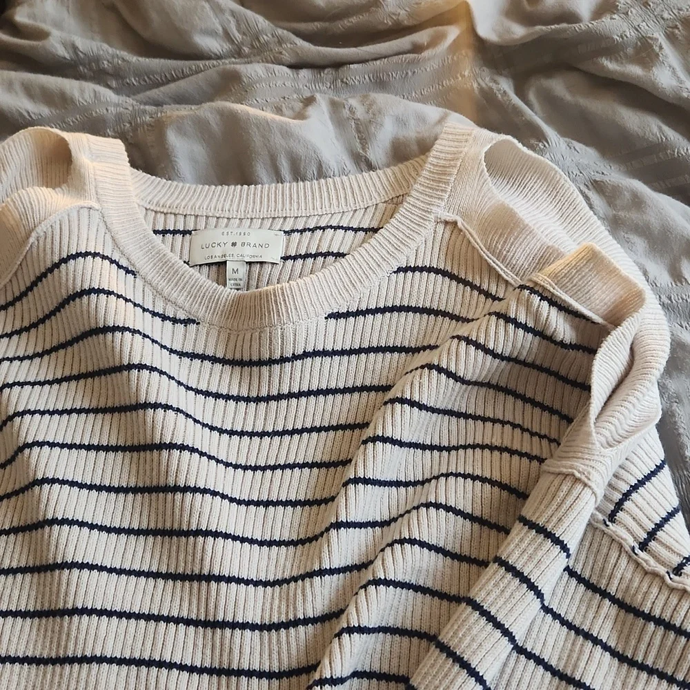 Sweater - Picture 3 of 3